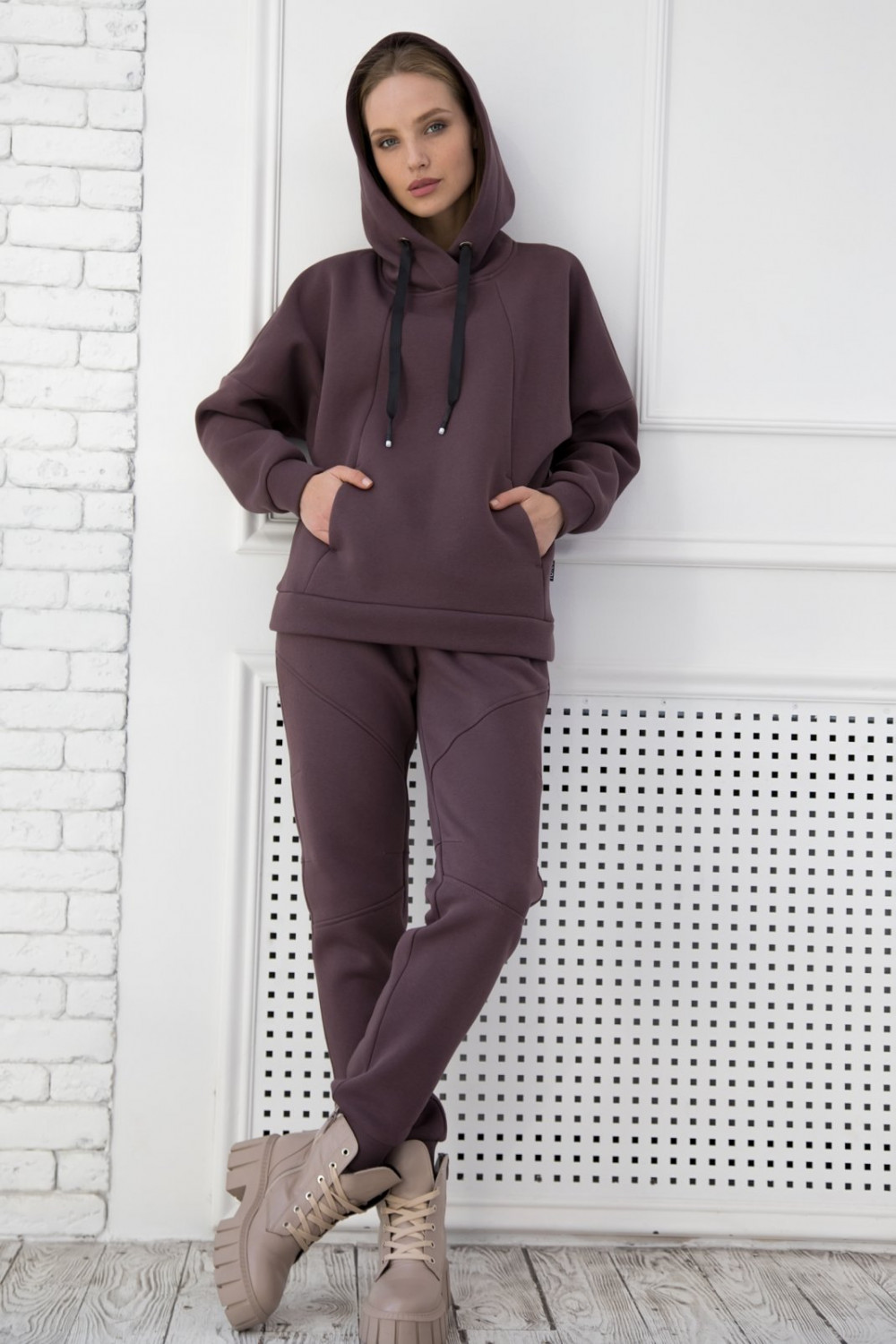 Status suit No. 7 carved lines